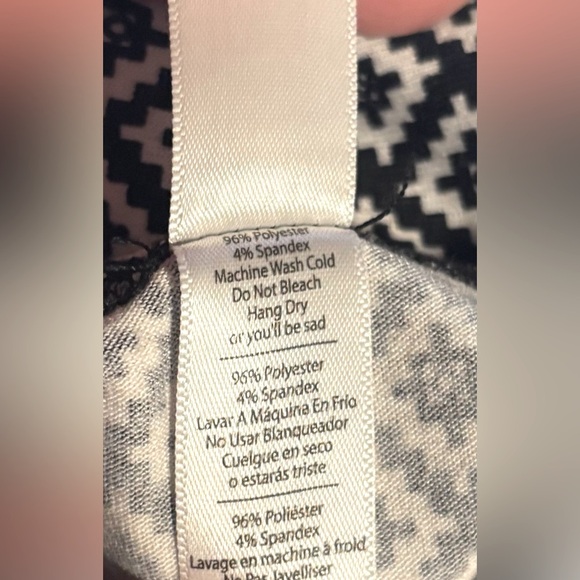 LuLaRoe Black and White Diamond Pattern Top Size Small - Picture 4 of 5